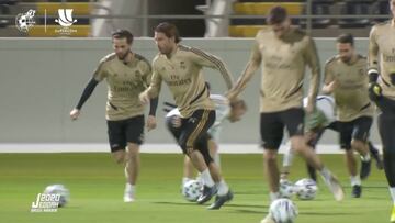 El Real Madrid entrena en Yeda antes de medirse al Valencia