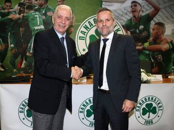 Xavi Roca, durante su presentaci&oacute;n con Panathinaikos.