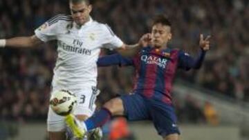 Pepe y Neymar, en un Clásico en marzo de 2015.