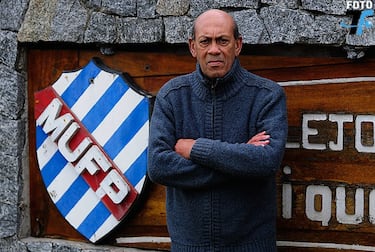 Luis Alberto Varela fue un futbolista uruguayo que jugaba como lateral izquierdo y fue campeón mundial con Peñarol en la Copa Intercontinental de 1963. Además, como internacional llegó a ser capitán de su selección. En 1969 dejó de jugar en Peñarol. Su re