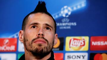 Hamsik en rueda de prensa.
