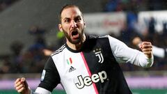 Soccer Football - Serie A - Atalanta v Juventus - Stadio Atleti Azzurri, Bergamo, Italy - November 23, 2019  Juventus&#039; Gonzalo Higuain celebrates scoring their first goal          REUTERS/Alessandro Garofalo