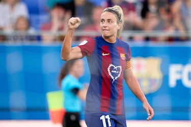 El equipo femenino también lució el logo de Karol G. Su partido no fue contra el Real Madrid, sino contra el Villarreal en el Estadi Johann Cruyff.  En la imagen, Alexia Putellas celebra el 3-1 culé. El partido terminó 5-1.