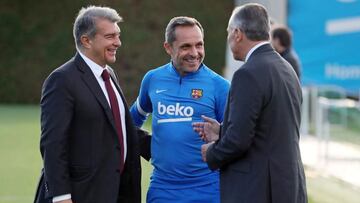 Sergi, con Laporta y Rafa Yuste en el entrenamiento.