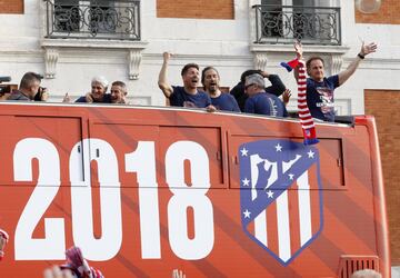 Atlético toast twin triumphs with their people at Neptuno