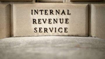 El IRS acaba de dar una advertencia a un cierto grupo y puso una fecha para que esos grupos actúen y paguen impuestos. Aquí te decimos el día límite.