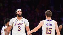 Steph Curry returned to the Warriors after a month, but that wasn’t enough to stop Anthony Davis and the Los Angeles Lakers who were without LeBron James.