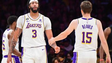 Steph Curry returned to the Warriors after a month, but that wasn’t enough to stop Anthony Davis and the Los Angeles Lakers who were without LeBron James.