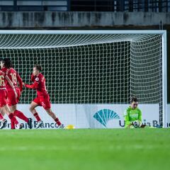 Un golazo de Arola devuelve al Real Madrid a la crisis
