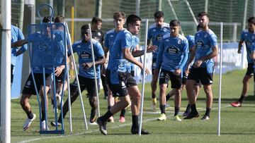 14/09/21 ENTRENAMIENTO DEL DEPORTIVO DE LA CORU&Ntilde;A 
 Valin con grupo