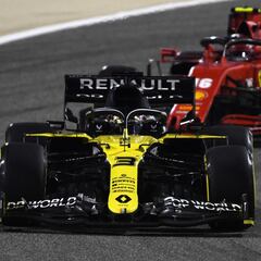 Alonso, rumbo a Abu Dhabi y Sainz, pendiente del Ferrari