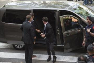 Messi arrives at the court house.