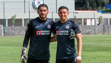 Jesús y Misael Corona, en un entrenamiento de Cruz Azul