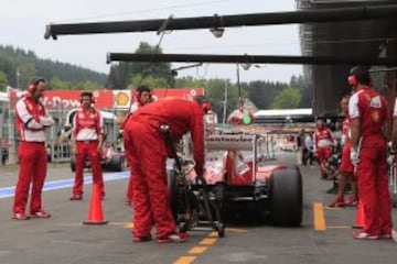 Parada en boxes de Fernando Alonso.