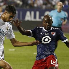 Achraf in limbo as Real Madrid look for Carvajal back-up