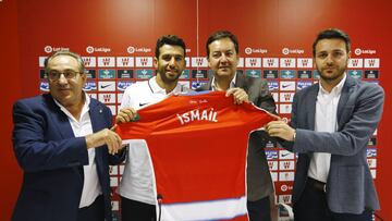 30-08 Rueda de prensa de presentacin del nuevo jugador del Granada CF, Ismail Kybasi. En la imagen el consejero Macanas, el jugador, el director general Fernandez Monterrubio y el gerente deportivo Fran Sanchez