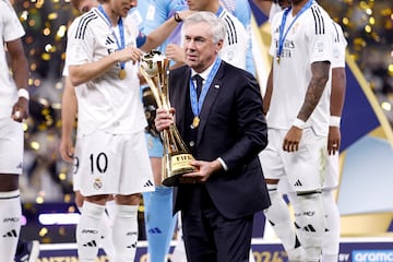 Ancelotti, con la Intercontinental.