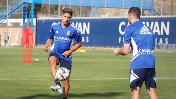 Giuliano Simeone, durante el entrenamiento de esta mañana.