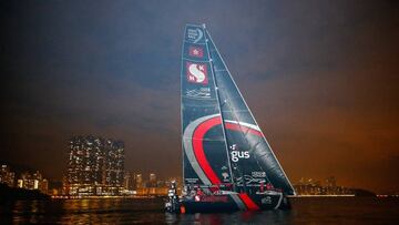 El 'Sun Hung Kai' de David Witt cruza la línea de meta de Hong Kong coom ganador de la cuarta etapa.