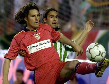 Exfutbolista retirado desde 2011 que vistió la camiseta de 11 clubs distintos: Real Zaragoza, Osasuna, Leganés, Celta de Vigo, Villarreal, Sevilla FC, Córdoba, Elche CF, Nástic de Tarragona, Poli Ejido y Huesca. 