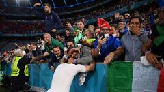 Los aficionados italianos celebran el pase a las semifinales de la Eurocopa 2020 en el Allianz Arena.