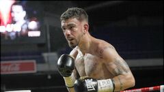 Jon Fernández en su combate con Petr Petrov en el WiZink Center de Madrid.