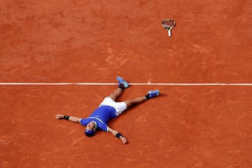 Rafa Nadal celebra la victoria que supuso su décimo título de Roland Garros. 