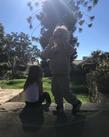 Kourtney Kardashian compartió una foto de dos de sus tres hijos con el texto "Muy agradecida"