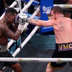 Canelo soltó menos golpes contra Jermell Charlo que en sus últimas tres peleas