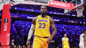 LAS VEGAS, NEVADA - DECEMBER 07: LeBron James #23 of the Los Angeles Lakers reacts after scoring and drawing a foul against the New Orleans Pelicans in the first half of the West semifinal game of the inaugural NBA In-Season Tournament at T-Mobile Arena on December 07, 2023 in Las Vegas, Nevada. The Lakers defeated the Pelicans 133-89. NOTE TO USER: User expressly acknowledges and agrees that, by downloading and or using this photograph, User is consenting to the terms and conditions of the Getty Images License Agreement. Ethan Miller/Getty Images/AFP (Photo by Ethan Miller / GETTY IMAGES NORTH AMERICA / Getty Images via AFP)