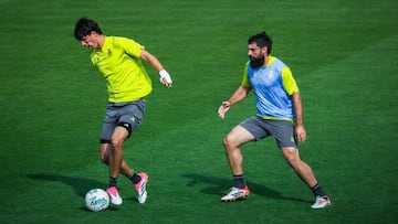 Facu González y Villalibre, del Racing.