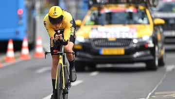 BUDAPEST, HUNGARY - MAY 07: Edoardo Affini of Italy and Team Jumbo - Visma sprints during the 105th Giro d'Italia 2022, Stage 2 a 9,2km individual time trial stage from Budapest to Budapest / ITT / #Giro / #WorldTour / on May 07, 2022 in Budapest, Hungary. (Photo by Stuart Franklin/Getty Images)