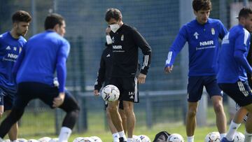 25/03/21
  
  ENTRENAMIENTO DEL REAL OVIEDO 
 
 CUCO ZIGANDA 
 
 
 ELOY ALONSO &copy;