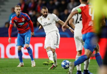 0-1. Karim Benzema marcó el primer gol.