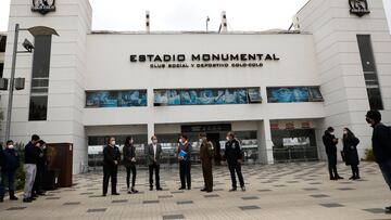 Santiago, 23 de Abril 2021
El Intendente Metropolitano, Felipe Guevara, junto a la Seremi de Salud RM, Paula Labra, el Jefe de Zona Metropolitana de Carabineros, General Marcelo Araya, y representantes de Blanco y Negro, inspecciona el recinto y da a conocer las medidas sanitarias implementadas en el Estadio Monumental para el partido entre Colo Colo y Universidad de Chile, que se disputara este domingo 25 de abril.
Dragomir Yankovic/ Photosport