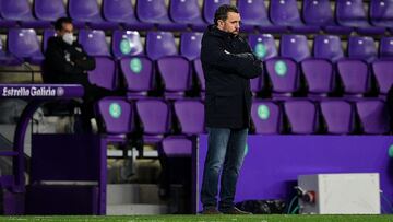 VALLADOLID, SPAIN - JANUARY 29: Real Valladolid Manager Sergio Gonzalez looks on during the La Liga Santander match between Real Valladolid CF and SD Huesca at Estadio Municipal Jose Zorrilla on January 29, 2021 in Valladolid, Spain. Sporting stadiums aro