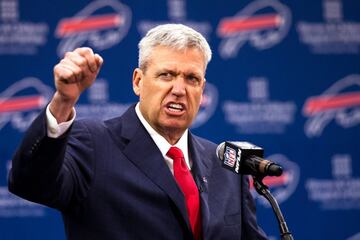 Rex Ryan, entrenador de la NFL, habló en un rally de Trump en Buffalo.