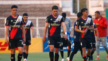 Jugadores de Curicó Unido tras el partido de Primera División contra Palestino.