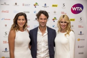 Garbi?e Muguruza, Carlos Moy¨¤ y Carolina Cerezuela.