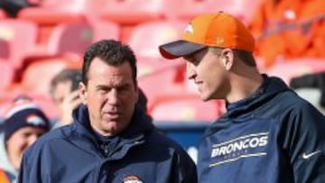 &quot;Gary Kubiak y Peyton Manning antes del comienzo del partido del domingo.