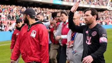 CHICAGO, ILLINOIS - APRIL 13: Lionel Messi #10 of Inter Miami CF leaves the pitch after the MLS match between Chicago Fire FC and Inter Miami CF at Soldier Field on April 13, 2025 in Chicago, Illinois. Patrick McDermott/Getty Images/AFP (Photo by Patrick McDermott / GETTY IMAGES NORTH AMERICA / Getty Images via AFP)