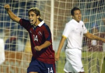 Jorge Valdivia ante Nueva Zelanda en su primera etapa en la Roja. 