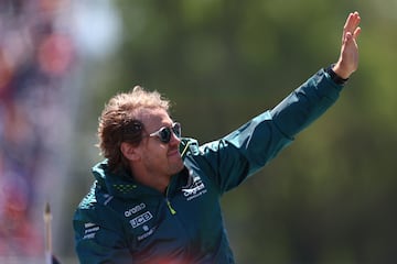 Desde la temporada 2021 compite con el equipo Aston Martin, última escudería con la que competirá, ya que ha anunciado que se retira al final de esta temporada. Con la escudería británica consiguió el año pasado 34 puntos.  Es la cuarta escudería con la que compite de manera oficial, aunque en 2005 hizo unas pruebas para el equipo Williams F1 y en 2006 fue piloto reserva de BMW Sauber.