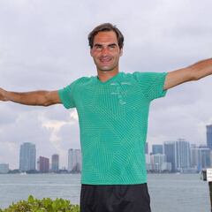 Federer abre más distancia de títulos con Djokovic y Nadal