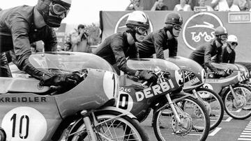 &Aacute;ngel Nieto con la Derbi en la salida de la carrera que le proclam&oacute; campe&oacute;n de 50cc.