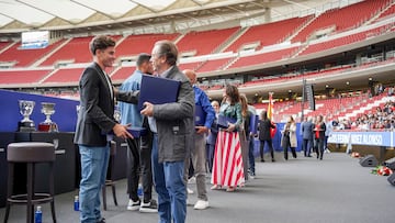 Julián Alvarez, la sorpresa para los socios que recibieron la insignia de plata