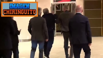 La imagen del Caso Olmo: corte de mangas de Laporta para la historia