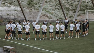 Una ventana para Álex Domínguez