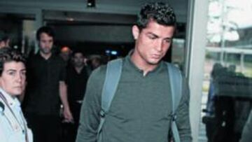 <b>AVANCE. </b>Cristiano llegó a Madrid con este aspecto fatigado. Ayer ya se encontraba mejor.