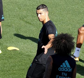 Cristiano y Modric protagonistas en el entrenamiento